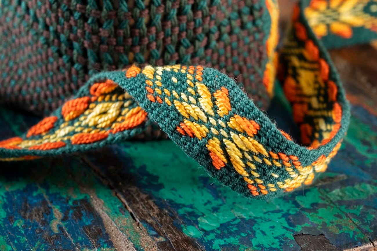 Long Thread Media Magazines Easy Weaving with Little Looms, Fall 2025